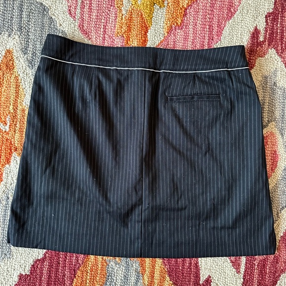 IZOD Golf Skort - Picture 3 of 6